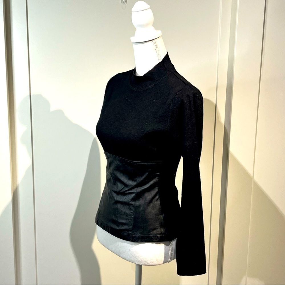 Amaya Aruzuga sweater